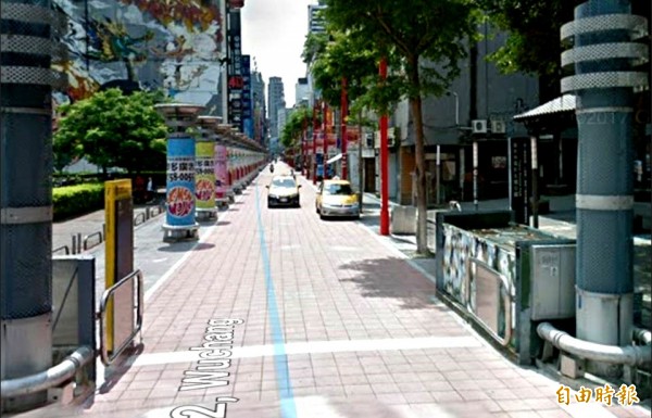 中平商圈曾建議希望跟進台北西門町所設置的活動式車阻閘門。(記者李容萍攝)