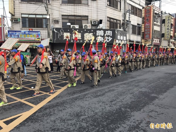 大甲媽祖進香團遶境熱鬧滾滾。（記者廖淑玲攝）