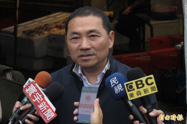 針對蘇貞昌說「如果有污染就不該重啟」,回答有關深澳電廠重啟的看法,侯友宜今天上午受訪表示,那不是跟「乾淨的煤」意思差不多嗎?(記者俞肇福攝)