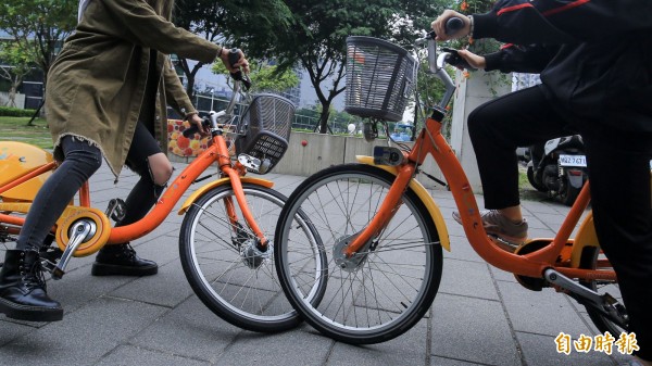 自行車事故頻仍，市府將推動iBike投保第三人責任險。（記者黃鐘山攝）