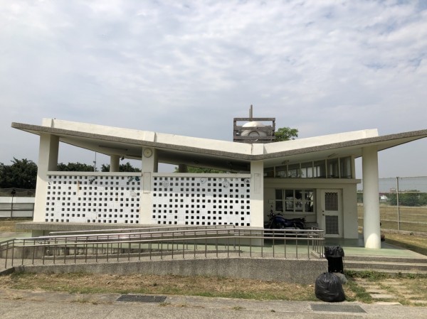 和美忠全運動公園廁所，傳出有小學生在校外教學在廁所外被強拉事件。（記者劉曉欣翻攝）