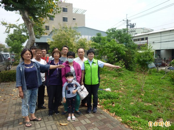 太平區長安路與環太東路口綠地，將綠美化，增設矮牆、座椅，改善人行道鋪面，讓里民享有安全休閒空間。（記者黃鐘山攝）