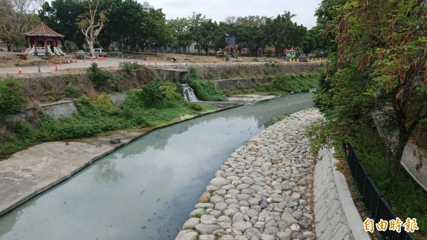 竹溪現為污水排水道,市府推動「築夢之溪」計劃,將打造親水休閒河岸。(記者洪瑞琴攝)