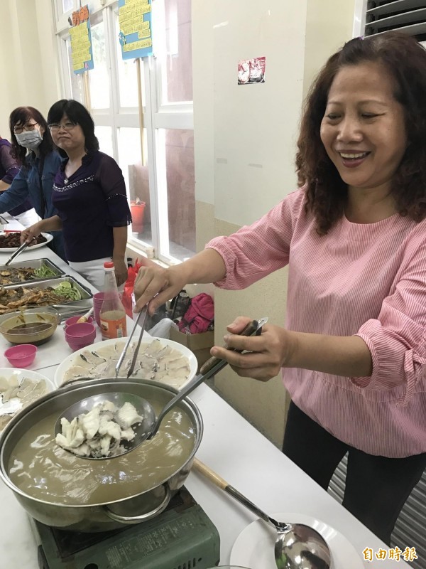 林園養殖業舉辦品嚐會，行銷在地水產。（記者洪臣宏攝）