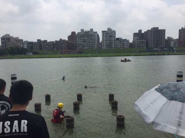 æ¶é²äººå¡ä¸æ°´æ¶æå¤±è¹¤çé£å®¢ãï¼è¨èçå®£æ´ç¿»æï¼