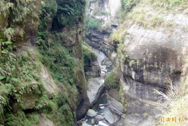 南投縣竹山鎮太極峽谷天梯風景優美，其中，河水沖刷形成的「人面石」景點，更是一大特色。（資料照）