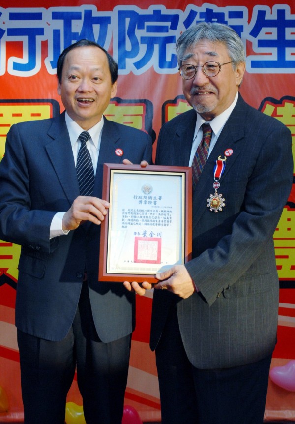 2009年,孫越獲頒衛生獎章。(圖由董氏基金會提供)