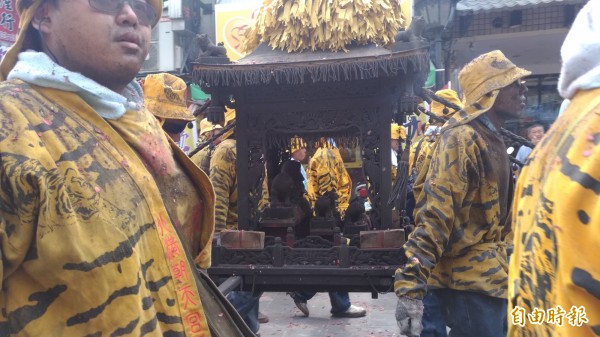 北港朝天宮虎爺為媽祖出巡開道。（記者廖淑玲攝）