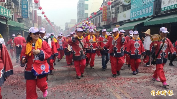 北港朝天宮媽祖出巡，熱鬧十足。（記者廖淑玲攝）