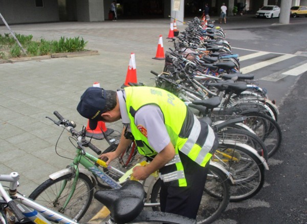 警方取締違停單車。（圖由警方提供）