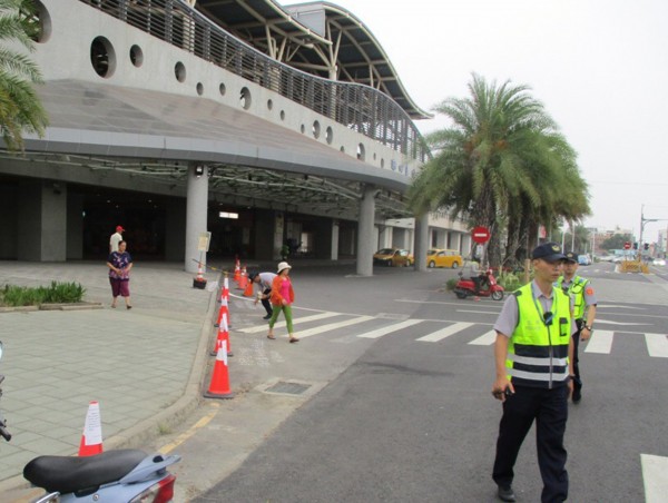 潮州火車站前禁止違停，警方加強宣導。（圖由警方提供）