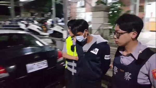 簡男被警方移送法辦。（記者曾健銘翻攝）