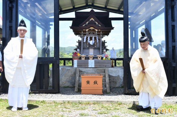 台灣神官黃俊瑜（佐藤冬木）首度主持高士神社例祭。（記者蔡宗憲攝）