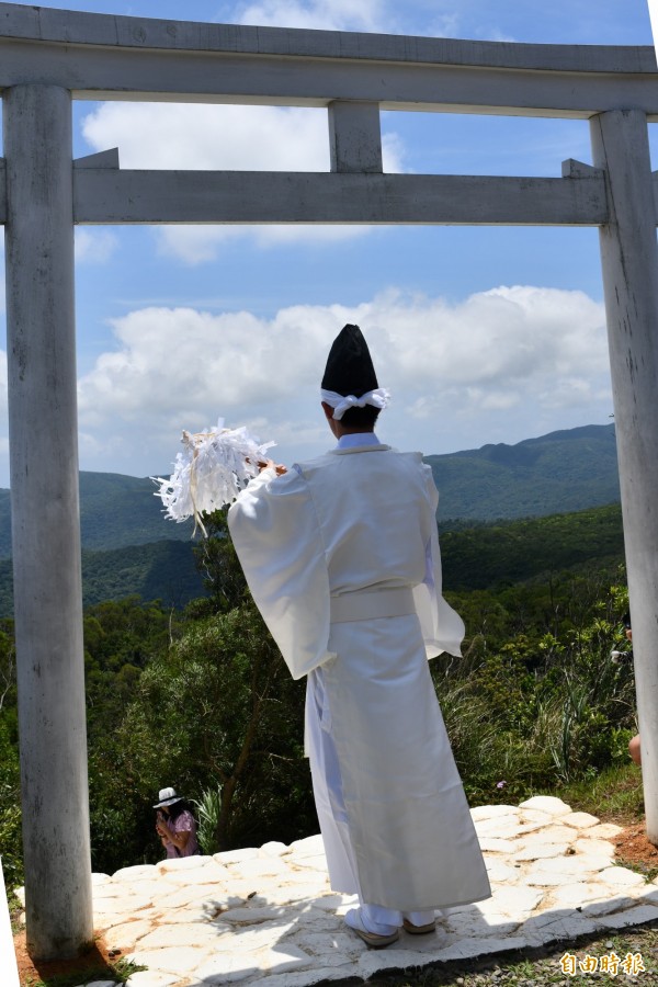 台灣神官黃俊瑜（佐藤冬木）首度主持高士神社例祭。（記者蔡宗憲攝）