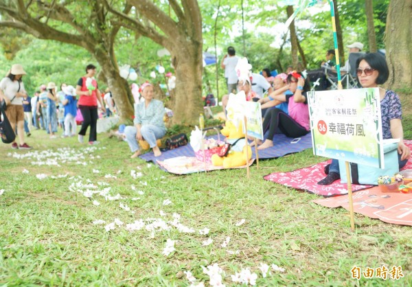 野餐活動正夯，桃園桐花野餐派對爆棚。（記者李容萍攝）