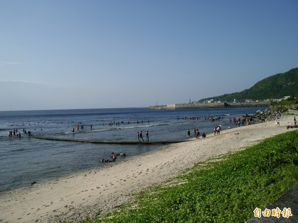 綠島發展觀光，觀光人潮也產生大量廢污水。（記者張存薇攝）