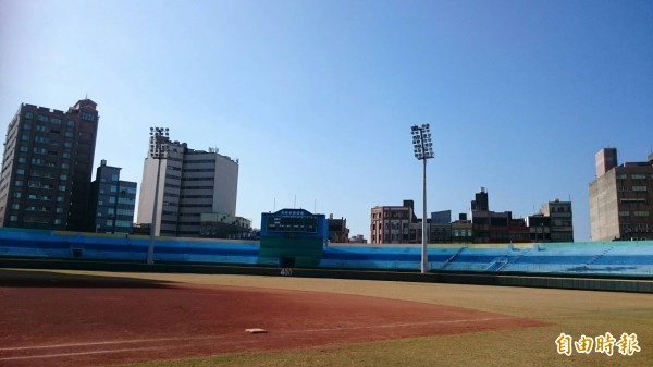 已42年新竹市立棒球場將拆除重建。（記者洪美秀攝）