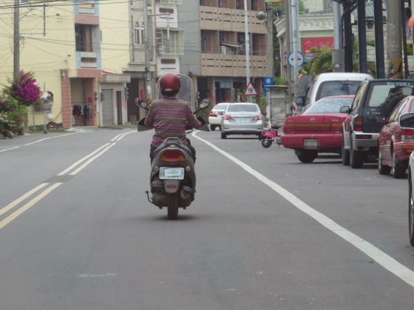 防範「檢舉魔人」，有民眾用口罩遮住車牌，警方提醒罰款更重，正確方法是遵守交通規則。（民眾提供）