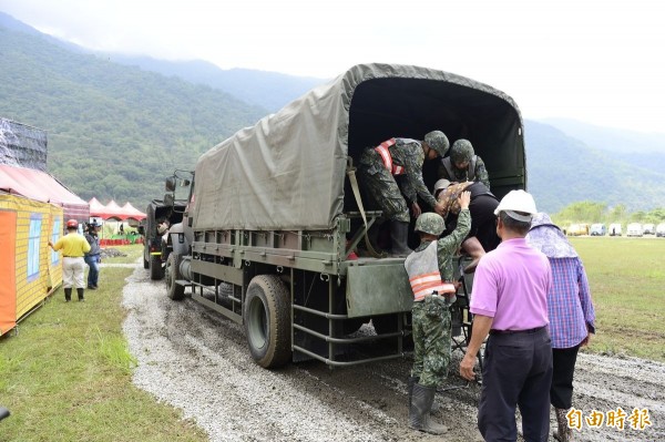 國軍進行居民疏散演習。（記者陳文嬋攝）