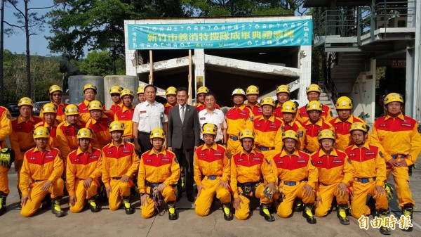 新竹市義消總隊成立特搜隊,集結30名受過長期救援訓練的專業特搜隊員,加上市消防局投入538萬經費購置裝備器材,成立一支具備支援搜救能力的專業隊伍。(記者蔡彰盛攝)