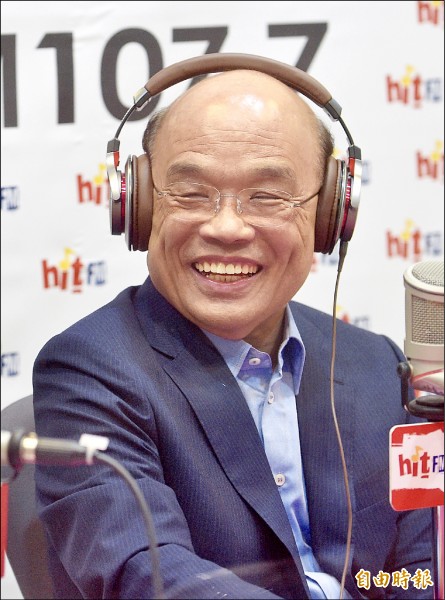 民進黨新北市長參選人蘇貞昌昨接受電台節目主持人周玉蔻專訪,暢談參選理念。(記者羅沛德攝)