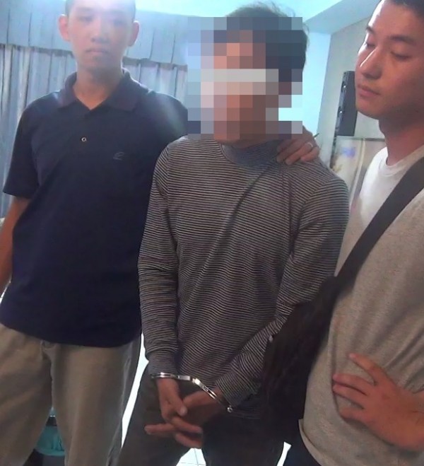 警方逮捕朱嫌。（記者歐素美翻攝）