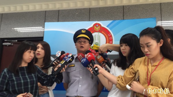 台北市大同警分局民生西路派出所長高崇人説明。（記者陳恩惠攝）