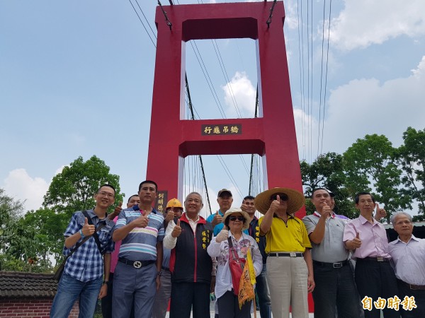 東原行龜橋吊橋年久失修，市議員張世賢引介何明德行善團原址修建，橋長101公尺、寬1.7公尺，是行善團興建第499座吊橋。（記者王涵平攝）