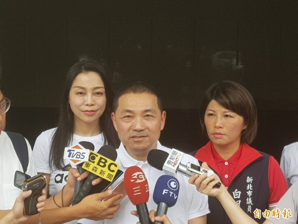 國民黨新北市長參選人侯友宜今天早上受訪時指出，打選戰無須口水，只要比政績。（記者俞肇福攝）