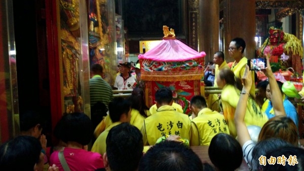 白沙屯媽祖首度駐駕奠安宮。（記者顏宏駿攝）