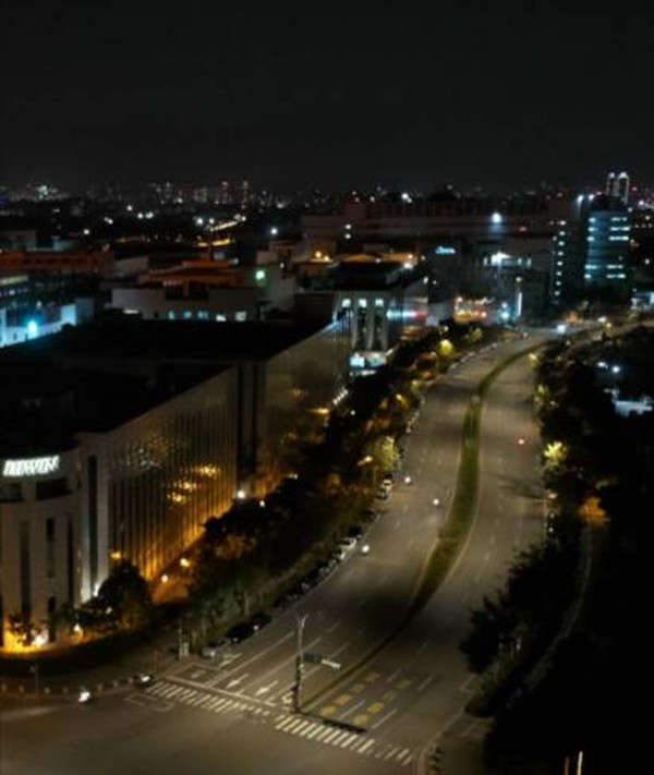中市精密機械園區LED智慧路燈系統，節能省電降成本，其他產業園區將沿用。（台中市經發局提供）