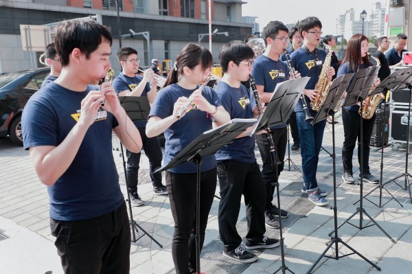 北大管樂團也會在活動中表演，以悠遊樂聲陪伴長輩。（國立台北大學提供）