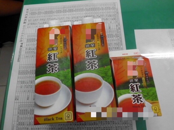 程男明明身上有錢，卻仍行竊超商飲料遭逮。（記者鄭名翔翻攝）