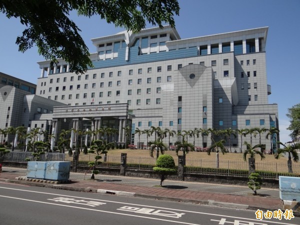 許男不爽急診等太久,尾行實習女醫師嗆說恁爸刺龍刺鳳,你給我小心點,台南地院依醫療法處2個月徒刑,可易科罰金。(記者王俊忠攝)