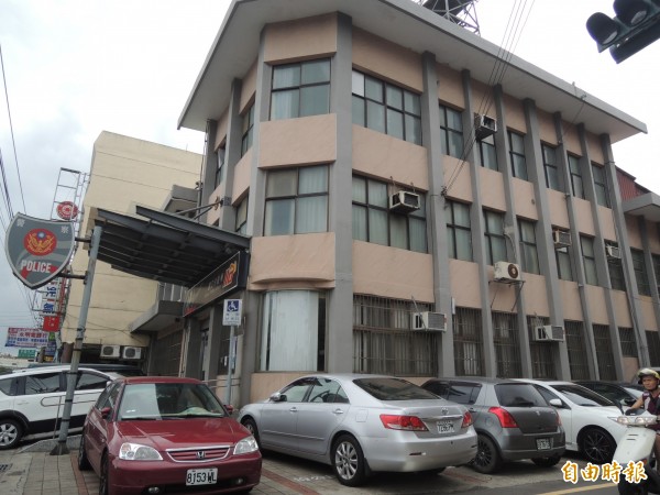 新竹縣政府警察局湖口分駐所遷入新湖分局後,原址閒置3年迄今,還變成免費停車場,地方直呼可惜!(記者廖雪茹攝)