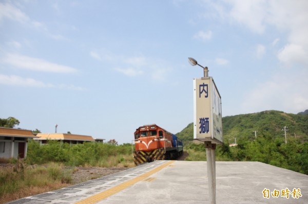 南迴線的內獅火車站,預計為恆春觀光鐵道從主線的出岔站點。(記者陳彥廷攝)