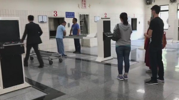 殉職飛官吳彥霆遺體,今早在基隆火化。(記者吳昇儒翻攝)