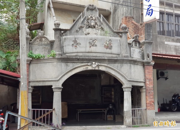 新竹縣縣定古蹟曉江亭獲文化部核定補助辦理修復及再利用規劃。(記者蔡孟尚攝)
