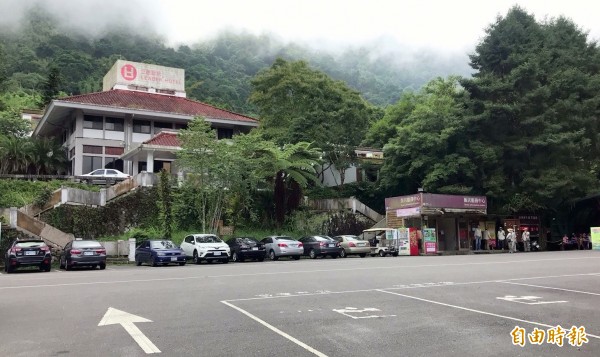 南投縣溪頭立德飯店因積欠員工薪資,明起台大實驗林管處收回自營。(記者謝介裕攝)
