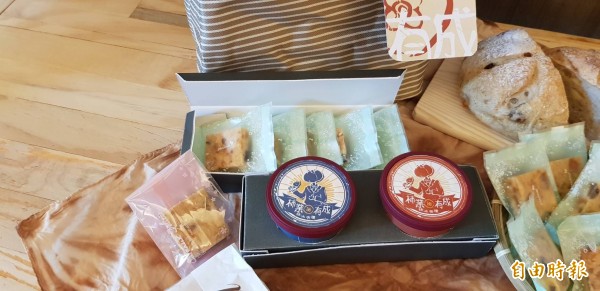 新竹市玄奘大學學生透過跨域合作,為新埔柿餅推出多元的產品,相當吸睛。(記者洪美秀攝)
