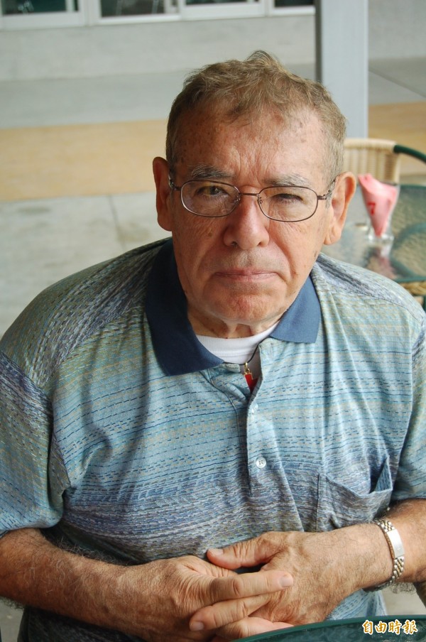 呂道南神父為台奉獻57年,去年獲頒台灣身分證,成為正港台灣人,但今晚不敵病魔辭世。(資料照,記者江志雄攝)