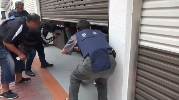 高市刑大攻堅追緝毒品通緝犯。(記者黃良傑翻攝)