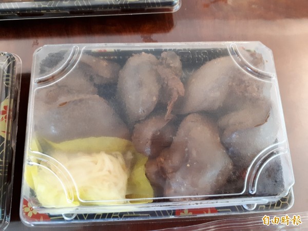 新竹市林記滷味的各式滷味都講求衛生乾淨,且以漂亮的盒子包裝,不僅好吃還可當伴手禮,是會讓人吮指留香的滷味。(記者洪美秀攝)