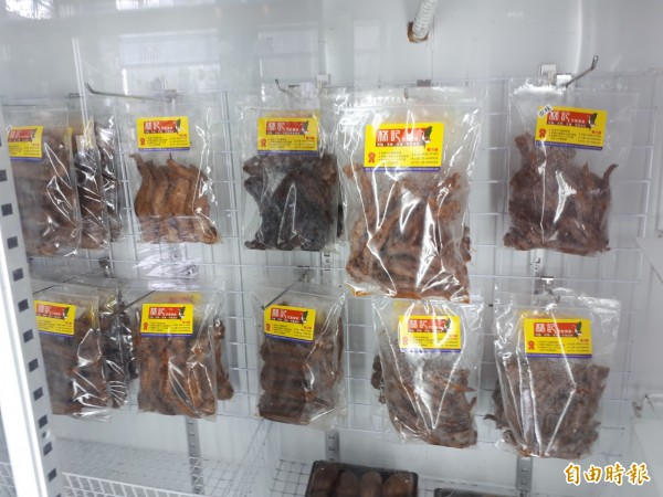 新竹市林記滷味的各式滷味都講求衛生乾淨,且以漂亮的盒子包裝,不僅好吃還可當伴手禮,是會讓人吮指留香的滷味。(記者洪美秀攝)