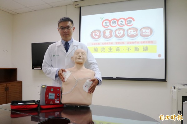 奇美醫學中心急診醫學部主治醫師蔡長志認為,「生命之鍊」的完整操作,可增加OHCA患者救回的機率。(記者萬于甄攝)