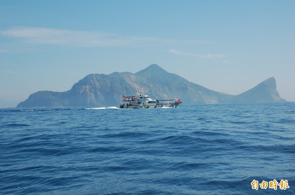 受強颱瑪莉亞環流影響,龜山島今天起封島3天。(記者游明金攝)