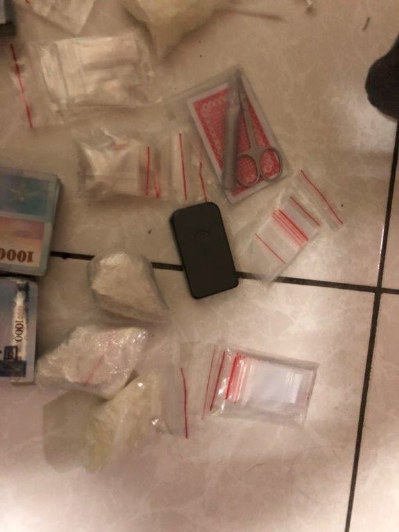 警方起出大量毒品。(記者詹士弘翻攝)
