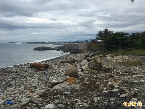 縣府將新增部分富岡海堤,保護在地安全。(記者張存薇攝)