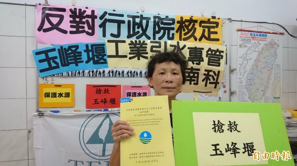 陳椒華表示,強烈反對玉峰堰另設工業專管引水到南科等工業區。(記者蔡文居攝)