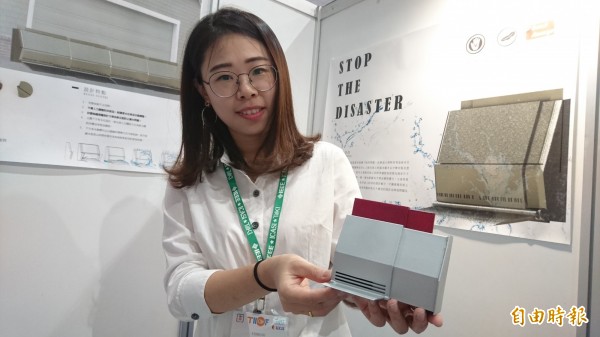 台灣國際創新發明暨設計競賽,171支參賽隊伍在台南大學展示作品。(記者劉婉君攝)